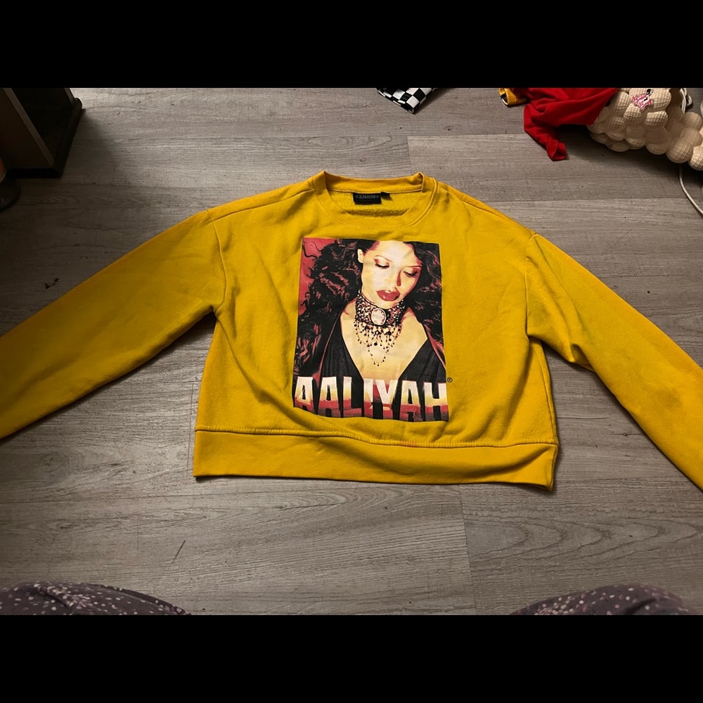“aaliyah” graphic top